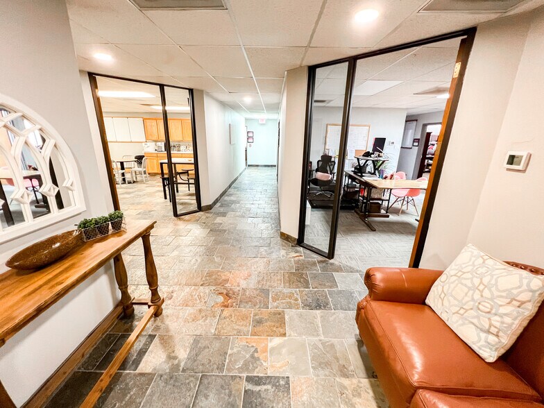 More Photos Of 3001 Big Spring St, Midland Office For Sale