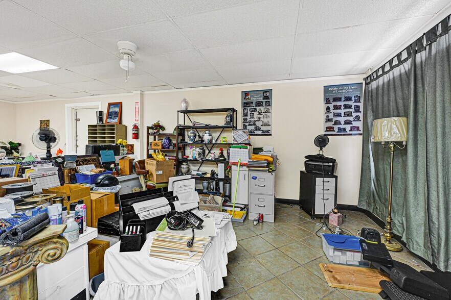 More Photos Of 8510 C E King Pky, Houston Convenience Store For Lease