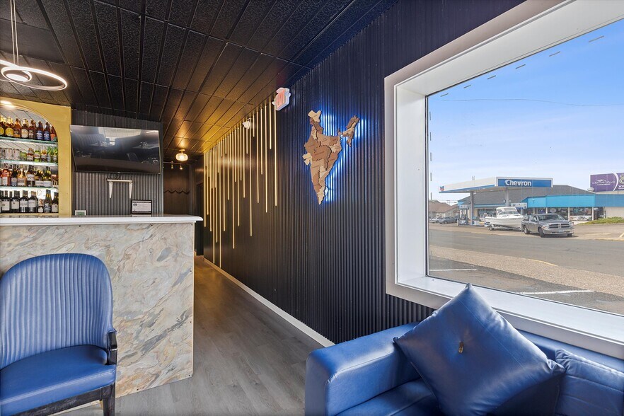 More Photos Of 1006 SW Coast Hwy, Newport Restaurant For Sale