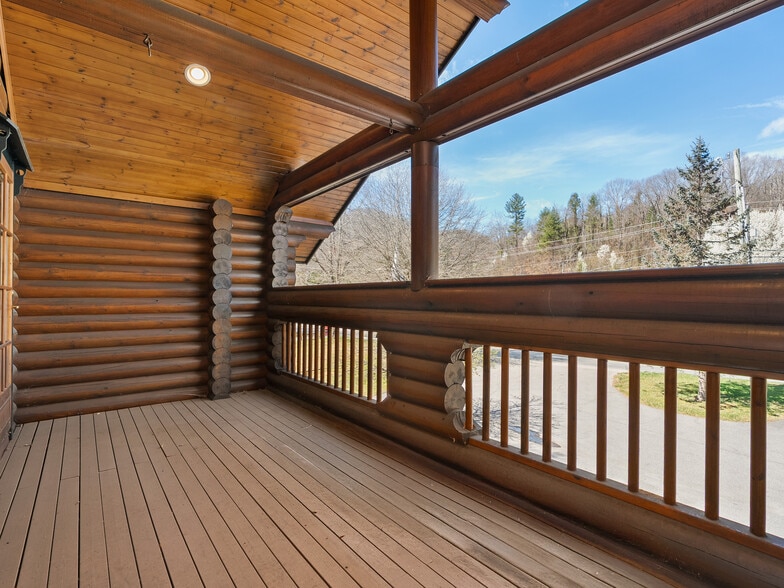 More Photos Of 1482 Russ Ave, Waynesville Office For Lease