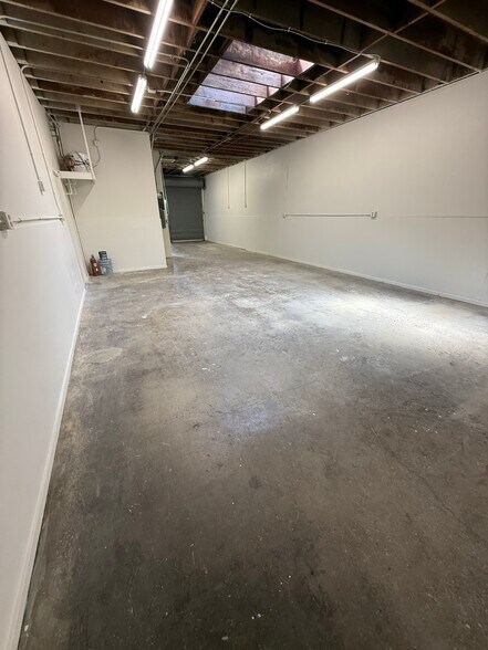 More Photos Of 13200-13228 S Western Ave, Gardena Warehouse For Lease