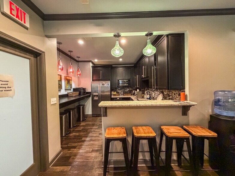 More Photos Of 1817 Eagle Dr, Woodstock Office For Sale