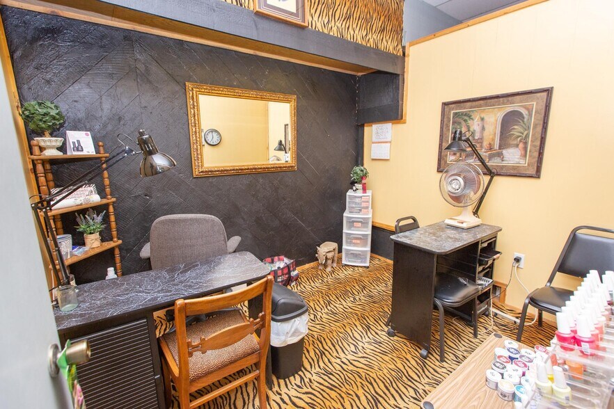 More Photos Of 219 Norris Ave, McCook Storefront For Sale
