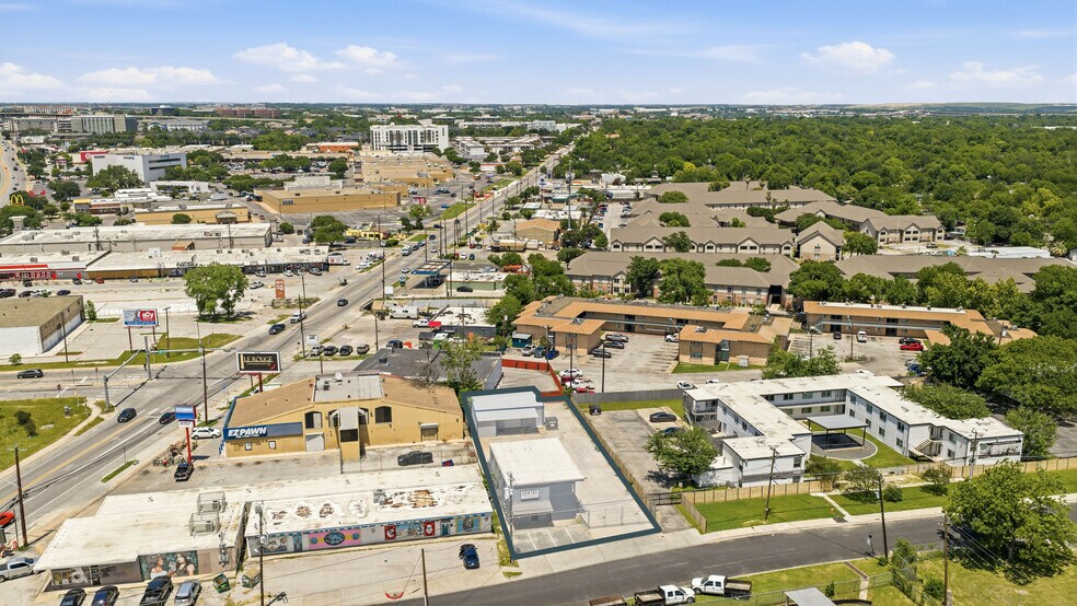 More Photos Of 1120 E 52nd St, Austin Flex For Sale