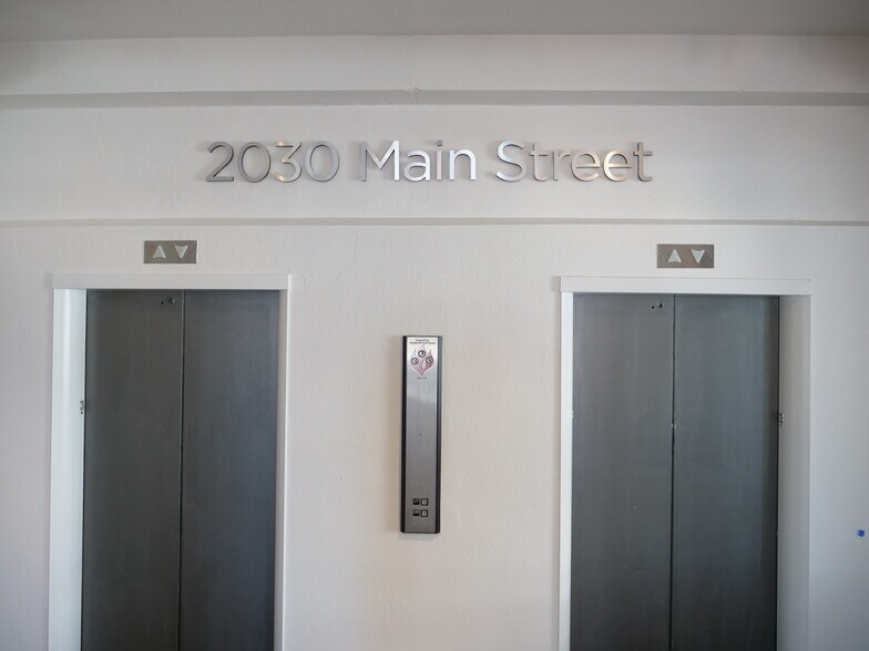 More Photos Of 2030-2036 Main St, Dallas Loft Creative Space For Lease