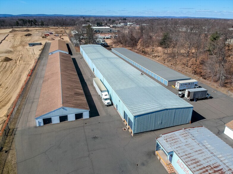 More Photos Of 410-428 Ellington Rd, South Windsor Self Storage For Lease