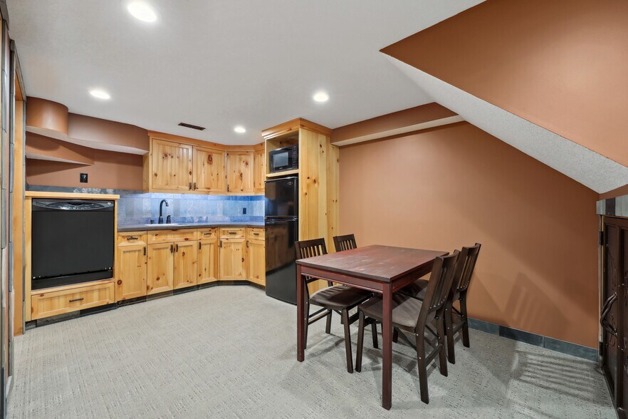 More Photos Of 1220 10 Av SE, Calgary Office For Sale