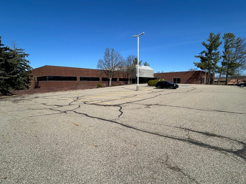 More Photos Of 5989 Tahoe Dr SE, Grand Rapids Medical For Sale