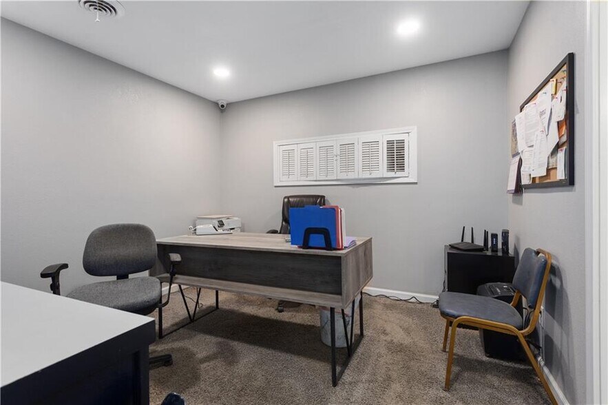 More Photos Of 3709 Pickett Rd, Saint Joseph Auto Repair For Sale