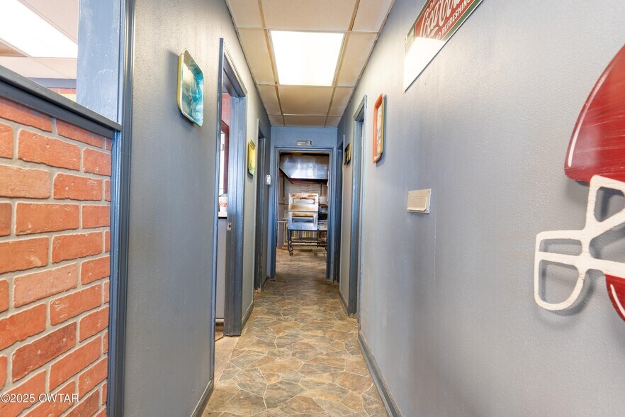 More Photos Of 18 S Court St, Alamo Storefront Retail Residential For Sale