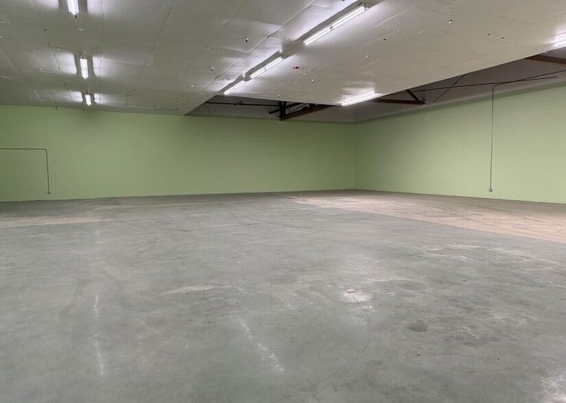 More Photos Of 3030 Brundage Ln, Bakersfield Supermarket For Lease
