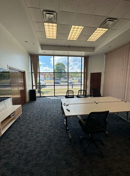 More Photos Of 6270 Este Ave, Cincinnati Showroom For Sale