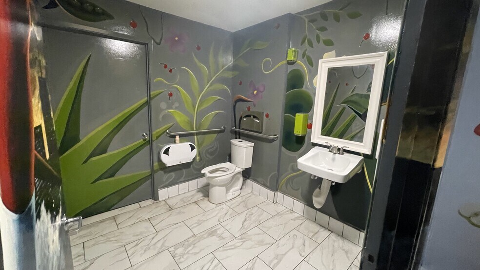 More Photos Of 546 W Compton Blvd, Compton Restaurant For Sale