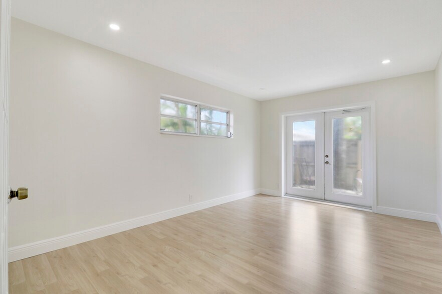 More Photos Of 1426 N Federal Hwy, Lake Worth Beach Office Residential For Lease