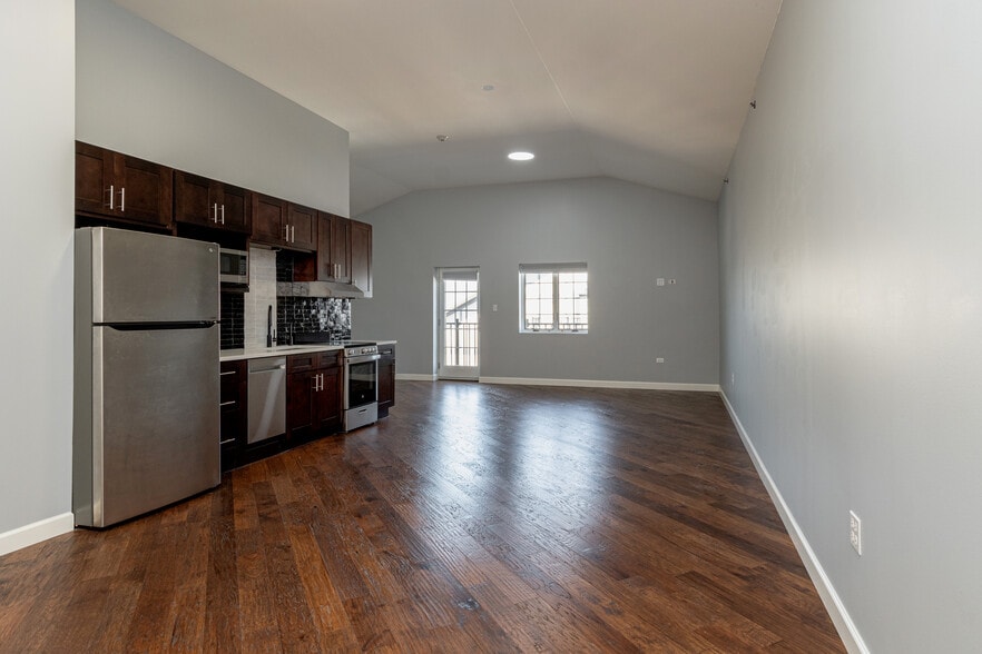 More Photos Of 2224 Ferry Road, Naperville Industrial For Sale