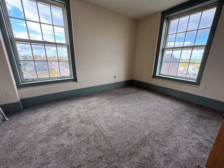 More Photos Of 243 E Main St, Alliance Apartments For Sale