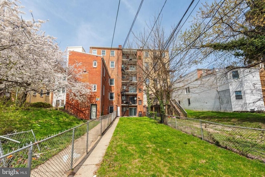 More Photos Of 1911 W Baltimore St, Baltimore Apartments For Sale