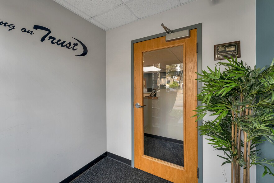 More Photos Of 36 W Water St, Wakefield Office For Sale