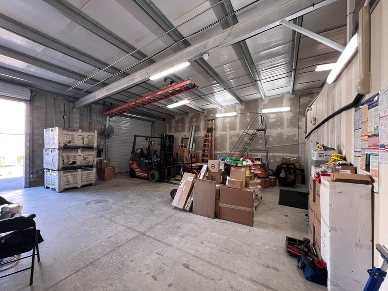 More Photos Of 5316 Lena Rd, Bradenton Light Distribution For Lease