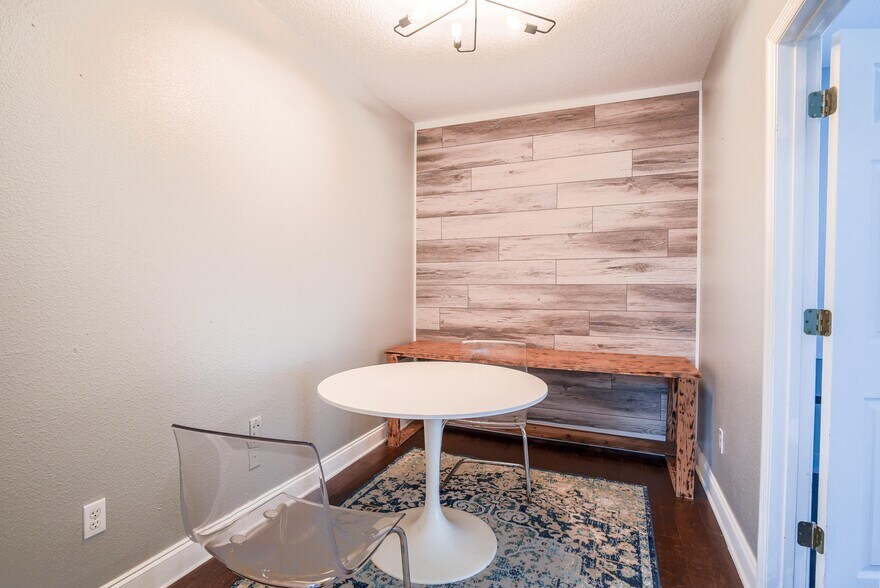 More Photos Of 2531 Central Ave, Saint Petersburg Coworking Space