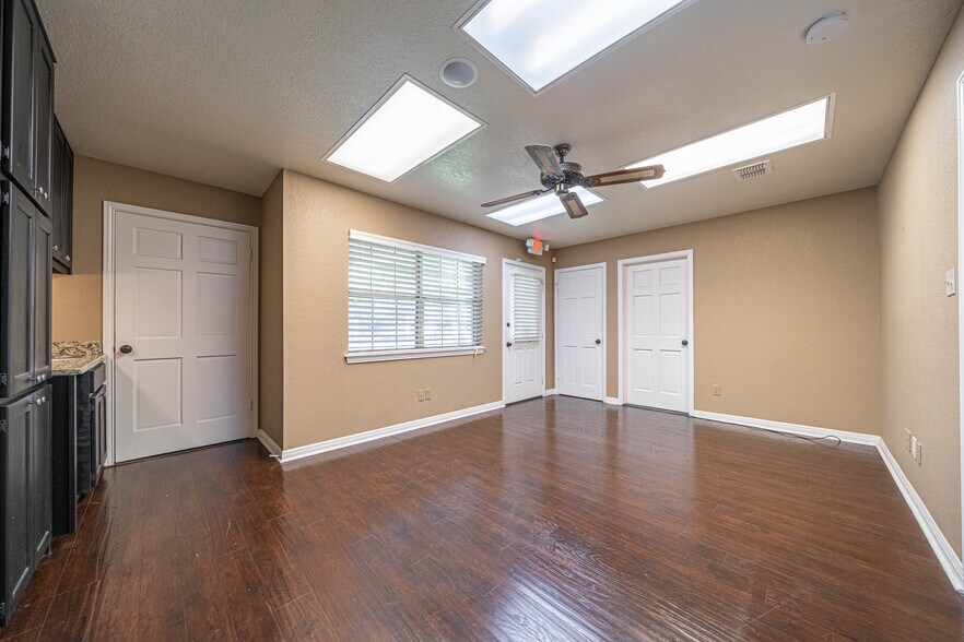 More Photos Of 104 Medical Dr, Boerne Office For Lease