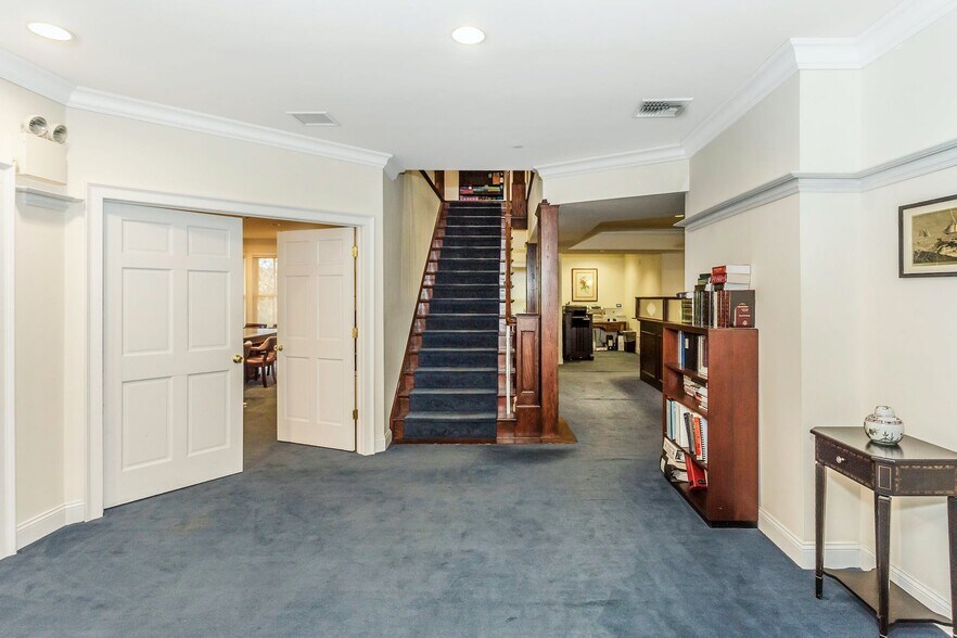 More Photos Of 33 W 2nd St, Riverhead Office For Sale