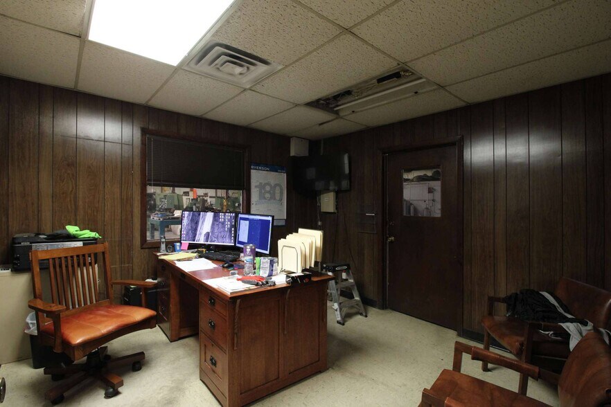 More Photos Of 1416 Alpine Blvd, Bossier City Manufacturing For Sale