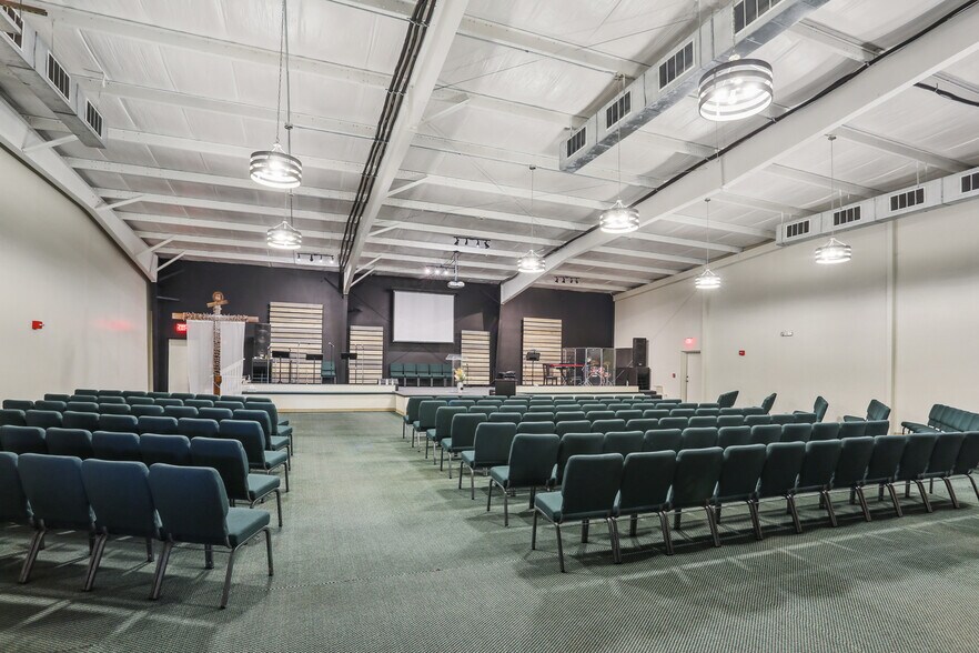 More Photos Of 3001 New Highway 51, La Place Religious Facility For Lease