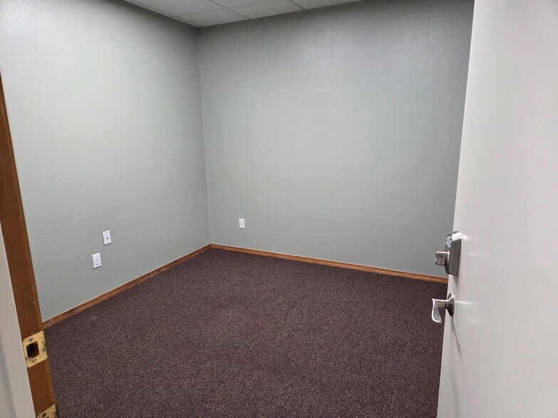 More Photos Of 866-870 W Hayden Ave, Hayden Office For Lease