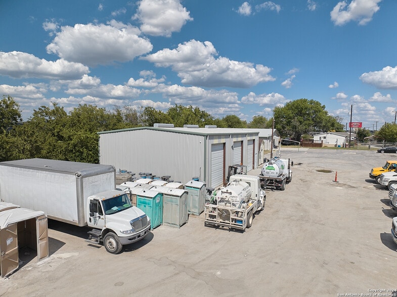 More Photos Of 25301 Interstate 35 N, New Braunfels Office For Sale