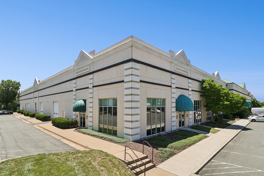 More Photos Of 45449 Severn Way, Sterling Light Distribution For Lease