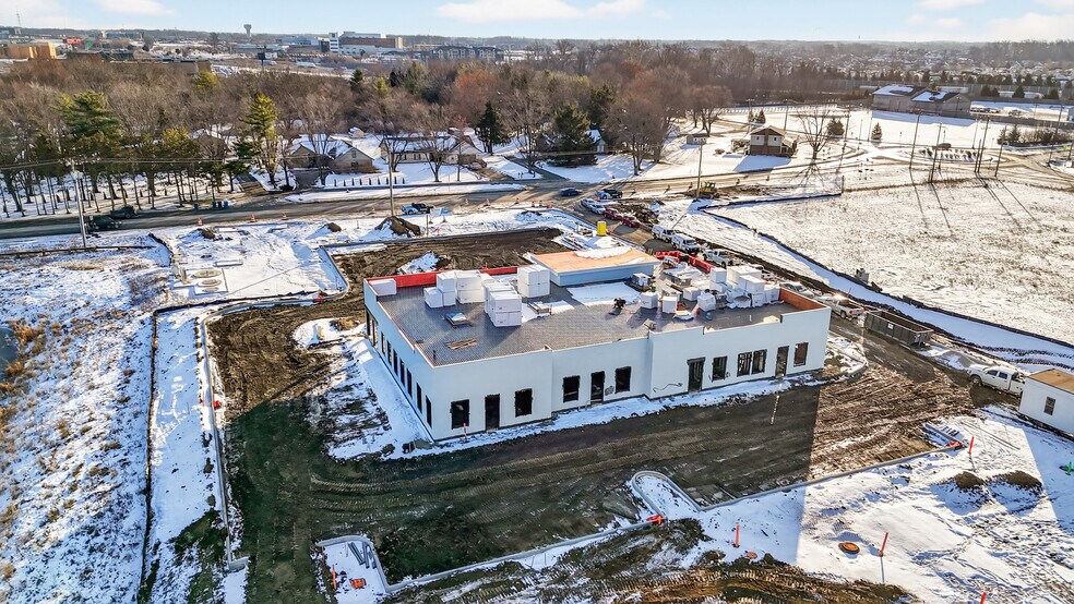 More Photos Of 13675 Brooks School Rd, Noblesville General Retail For Lease