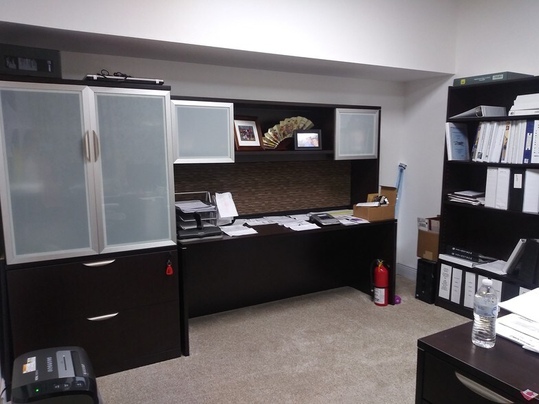More Photos Of 5017 N Coolidge Dr, Tampa Warehouse For Sale