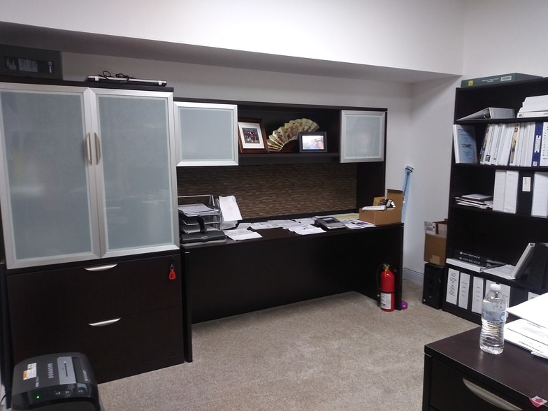 More Photos Of 5017 N Coolidge Dr, Tampa Warehouse For Sale