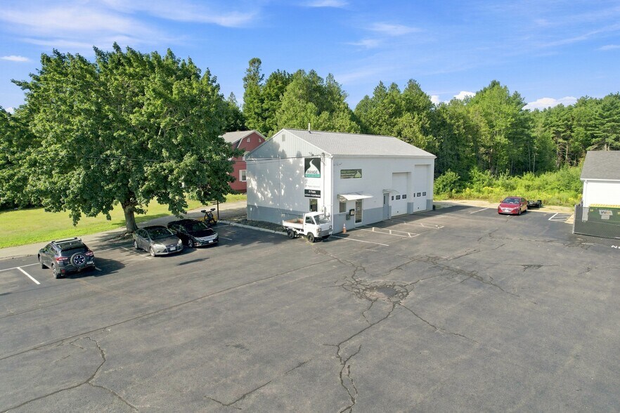 More Photos Of 445 High St, Somersworth Freestanding For Sale