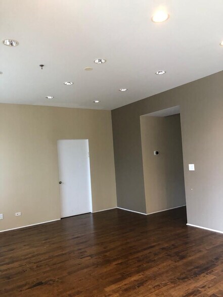 More Photos Of 8101 Monticello Ave, Skokie Flex For Lease