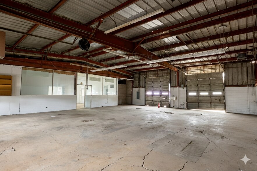 More Photos Of 500 W 2nd St, Taylor Freestanding For Sale