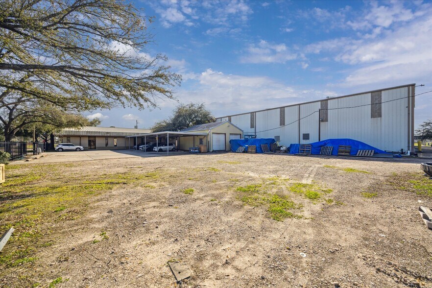 More Photos Of 1701-1707 Tidwell Rd, Houston Warehouse For Sale