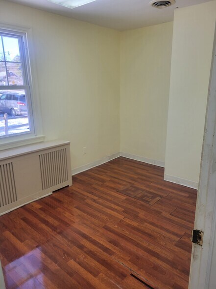 More Photos Of 201 Brookes Ave, Gaithersburg Office For Lease