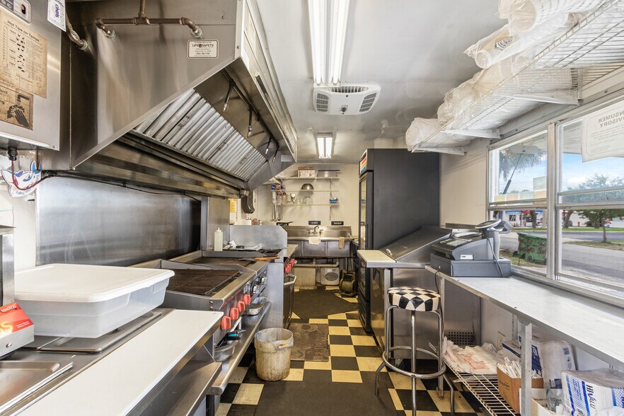 More Photos Of 700 St. Johns Ave, Palatka Restaurant For Sale