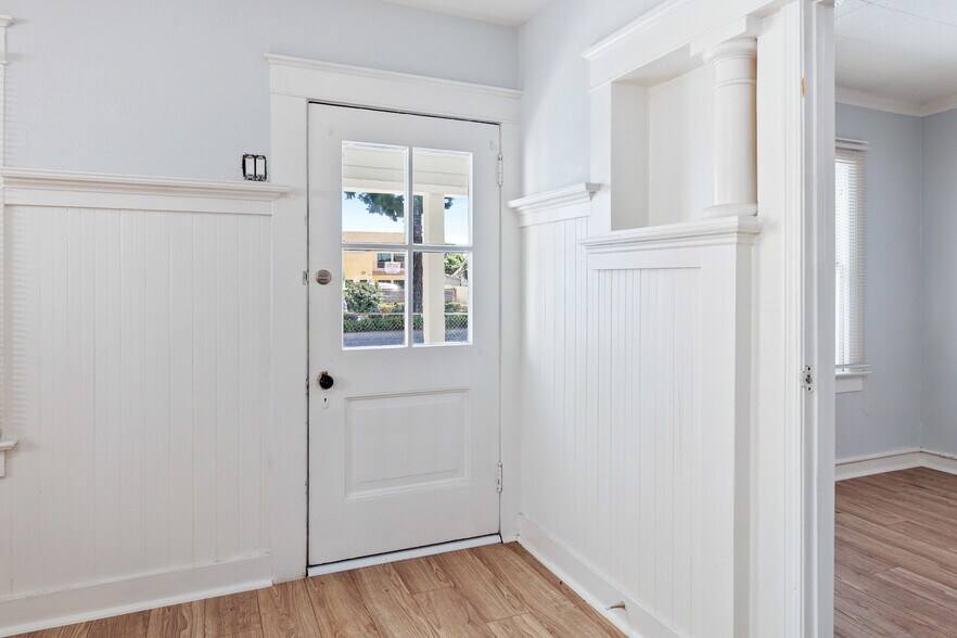 More Photos Of 15323 Paramount Blvd, Paramount General Retail For Sale