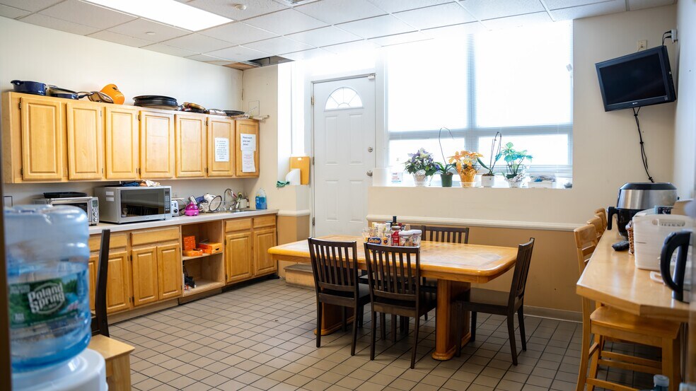 More Photos Of 230 S 5th Ave, Mount Vernon Light Distribution For Sale