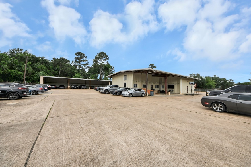 More Photos Of 10814 Woodedge Dr, Houston Warehouse For Sale