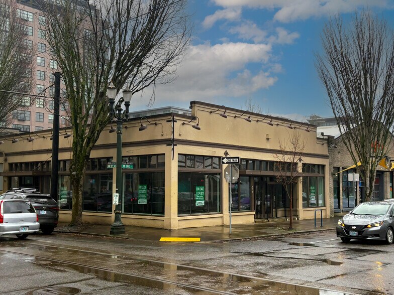 Primary Photo Of 935 NW Davis St, Portland Restaurant For Lease
