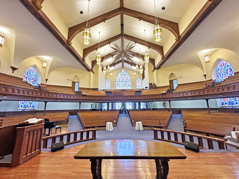 More Photos Of 215 N Court St, Rockford Religious Facility For Sale