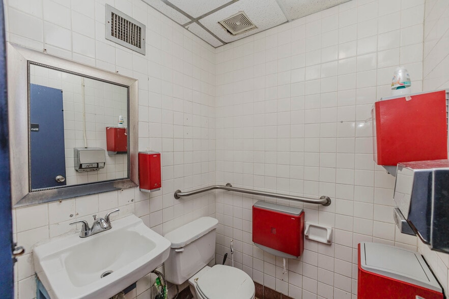 More Photos Of 503 N West St, Wichita Fast Food For Sale