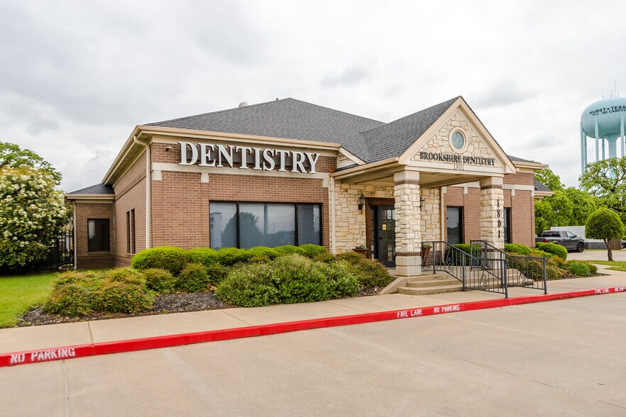 More Photos Of 1801 Precinct Line Rd, Hurst Medical For Lease