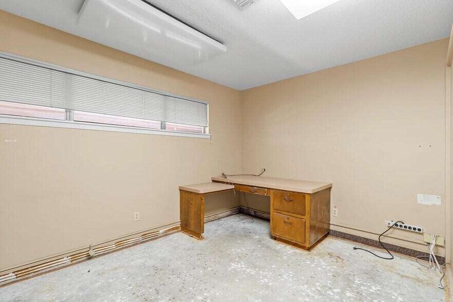 More Photos Of 260 Interstate 45 S, Huntsville Office For Lease