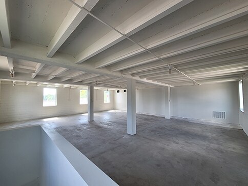 More Photos Of 1911 Rice St, Roseville Warehouse For Lease