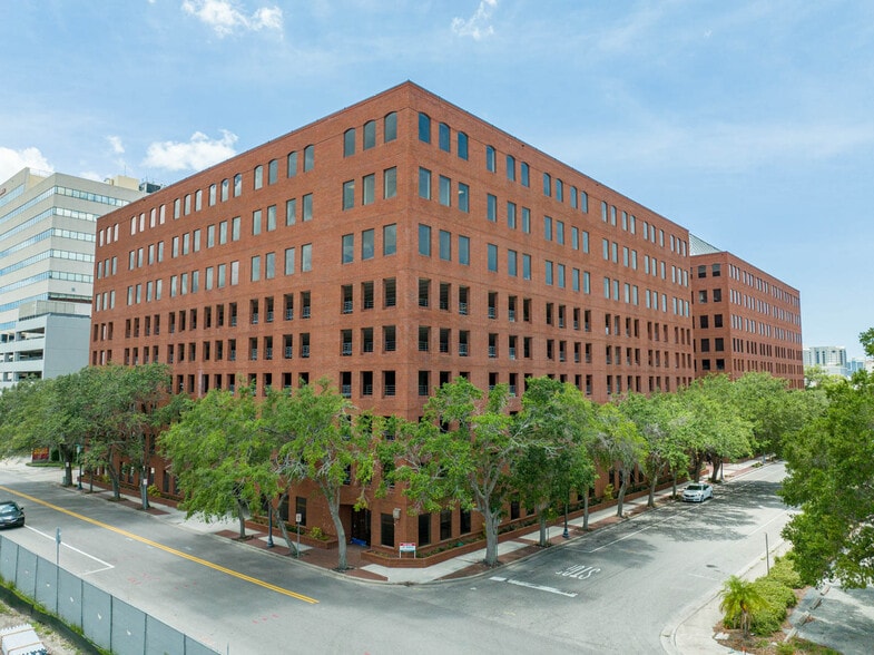More Photos Of 1800 2nd St, Sarasota Office Residential For Lease